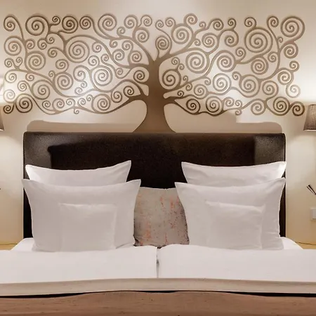 Nells Park Отель