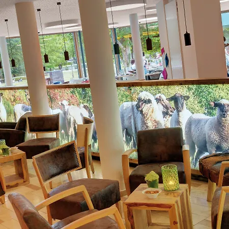 Nells Park Отель