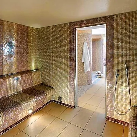 Nells Park Hotel